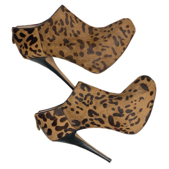 Vince Camuto Jerrell Leopard Booties - Picture 4 of 6